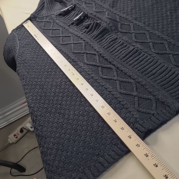 Croft&Barrow sz M gray sweater with faux whalebone button closure - Picture 4 of 8